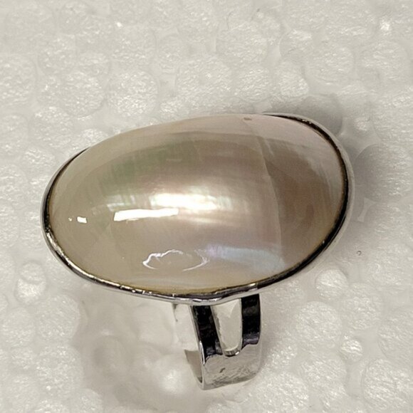 White Oval Mother of Pearl Adjustable Ring - Picture 11 of 13